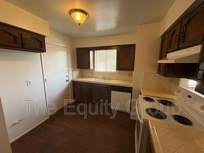 Building Photo - 409 E Roosevelt Ave