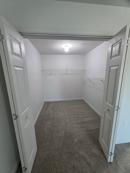 Building Photo - 5050 Seven Pine Cir