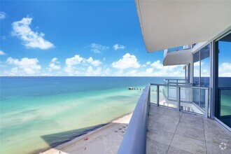 Building Photo - 17001 Collins Ave