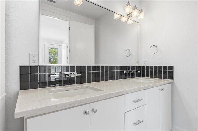 Building Photo - 1114 Walton Ln