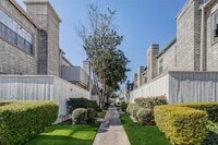 Building Photo - 3800 Tanglewilde St