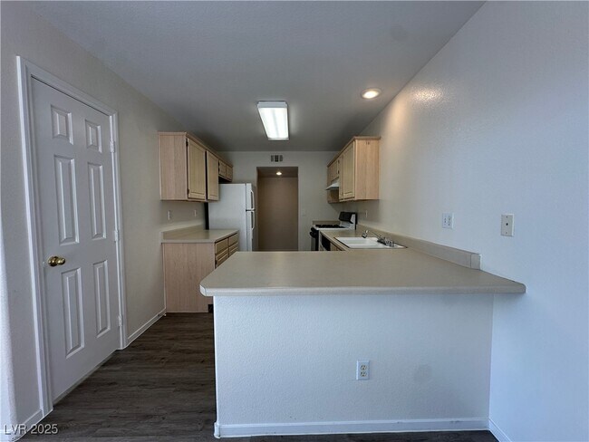 Building Photo - 1634 Coyote Run Dr