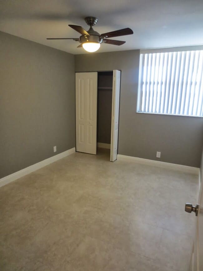 Building Photo - 118 Lake Emerald Dr