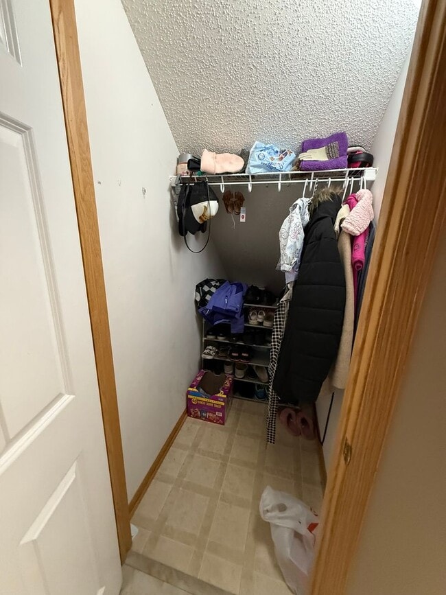 Building Photo - Beautiful 2 Bed, 2 Bath Townhome for Rent ...