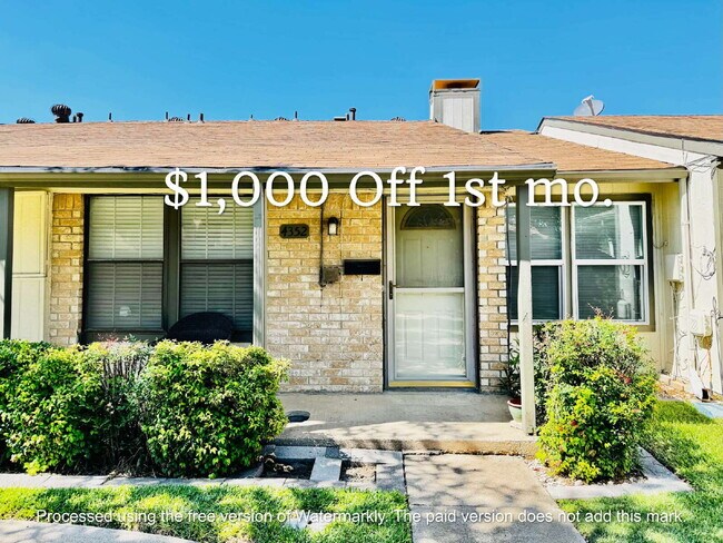Building Photo - 2 bed, 2 bath, 2 Car Garage, 1-story