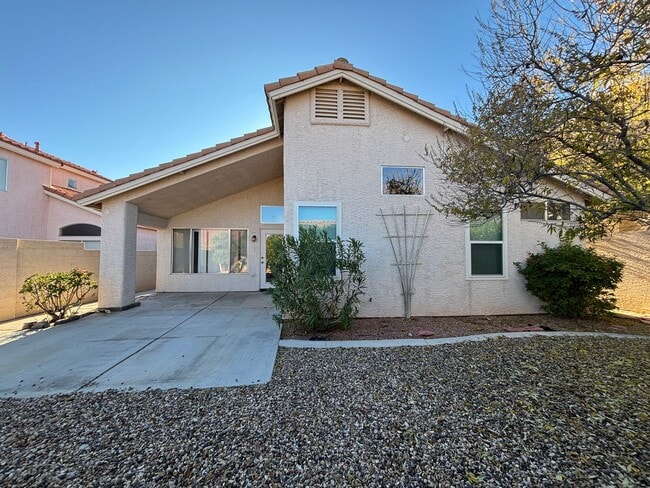 Building Photo - Single Story Summerlin Home with 3 Bedrooms! No Carpets. New Laminate Flooring. Cute backyard.