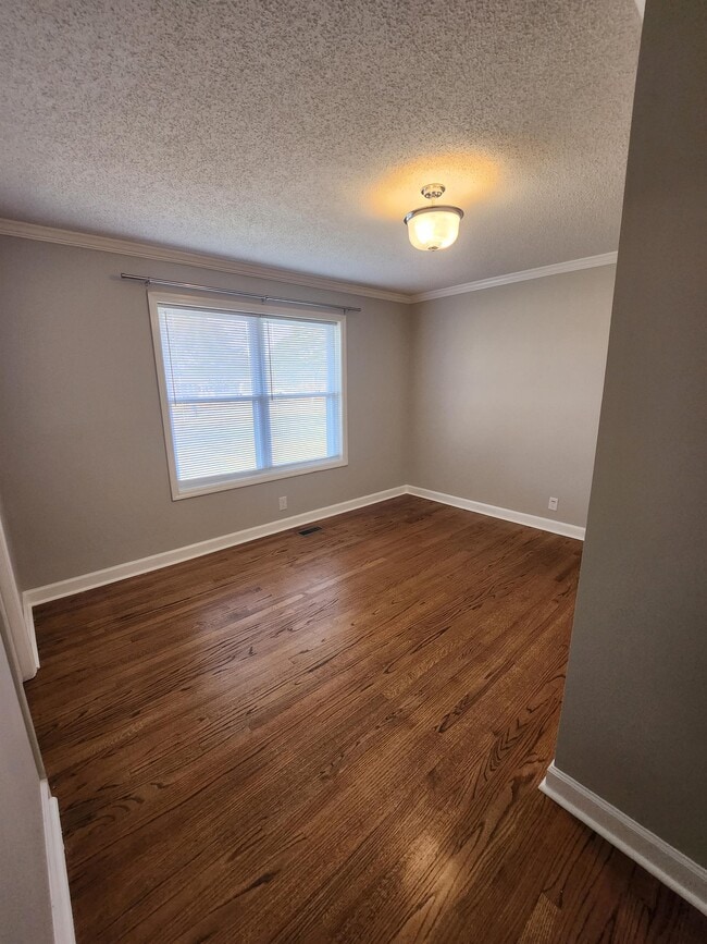 Building Photo - 105 Wildwood Dr