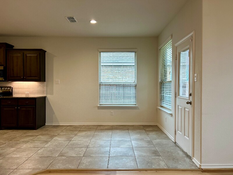 Building Photo - 1734 Cross Creek Ln