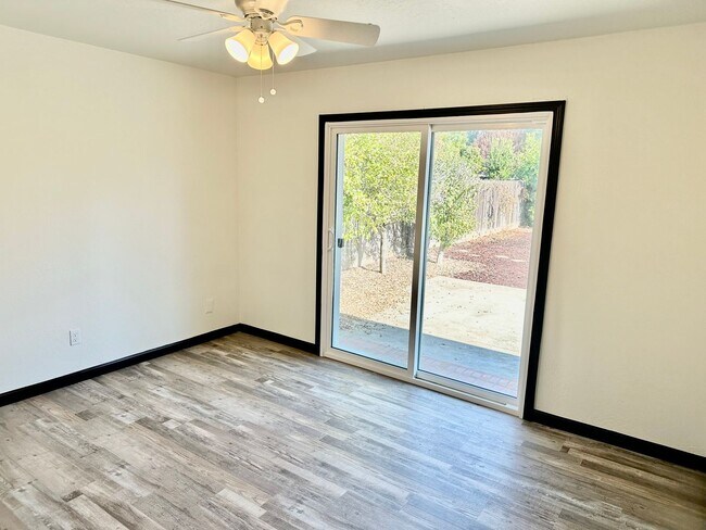 Building Photo - Clovis 3/2 with Large Lot