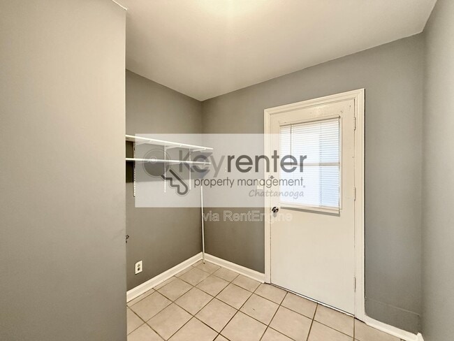 Building Photo - 221 Robert E Lee St