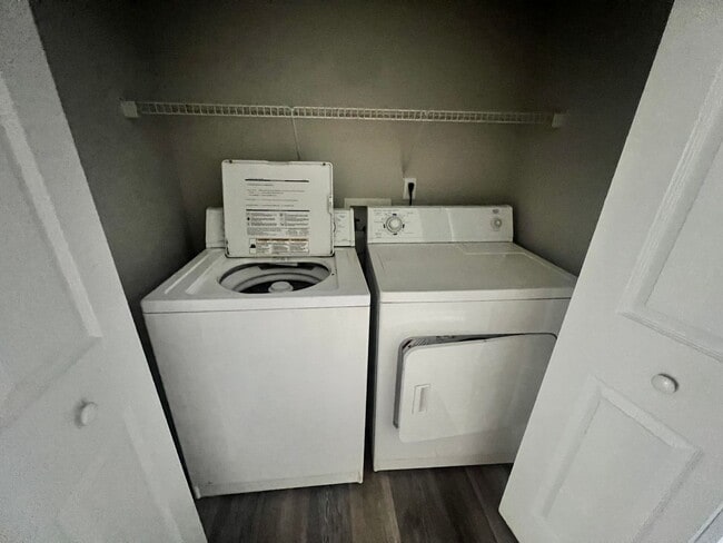 Building Photo - Two Bedroom Two Bath