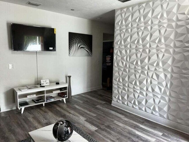 Building Photo - 538 SW 7th St