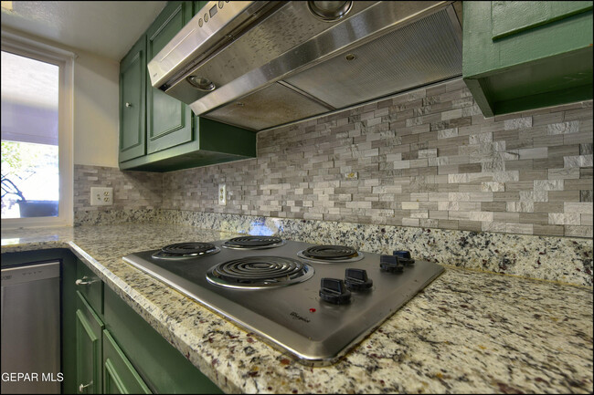 Building Photo - 3433 Clearview Ln