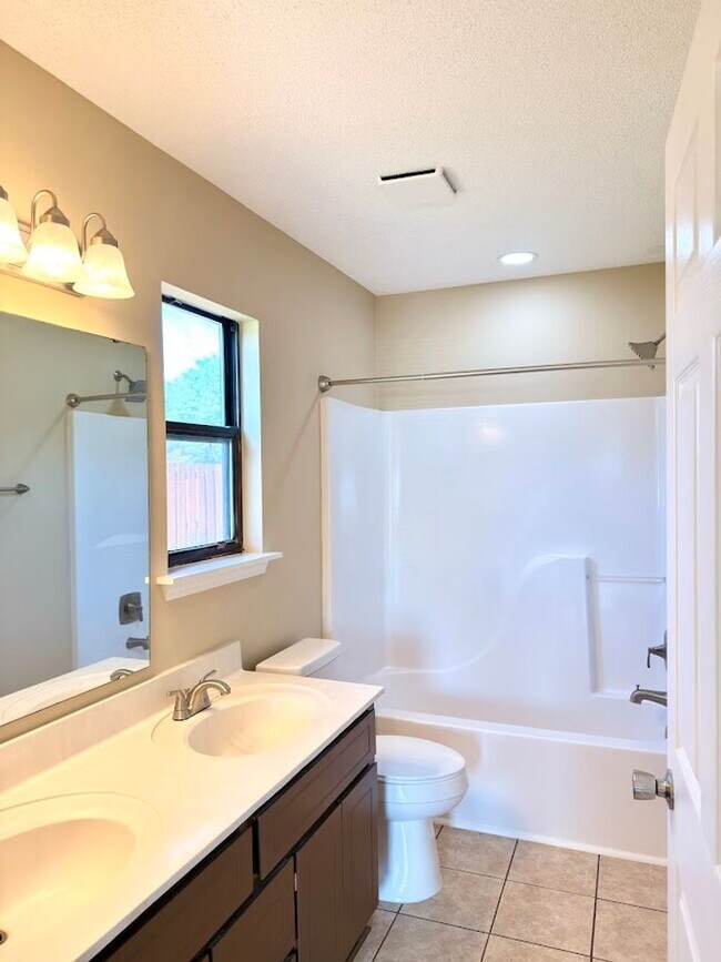 Building Photo - 159 Green Acres Dr