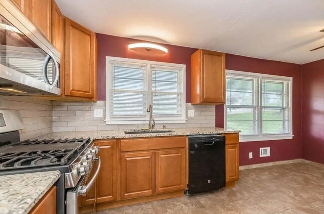 Building Photo - 4818 Norwood Ave