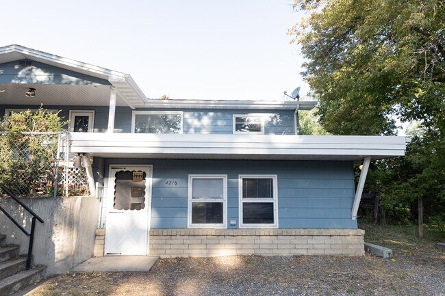 Building Photo - 421 N Rouse Ave