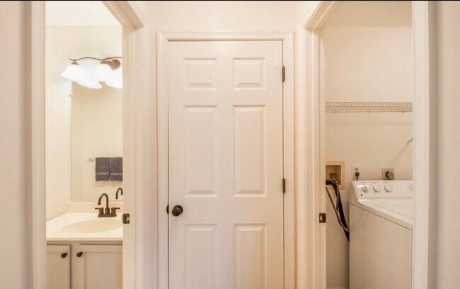 Building Photo - 4100 Ulster Rd