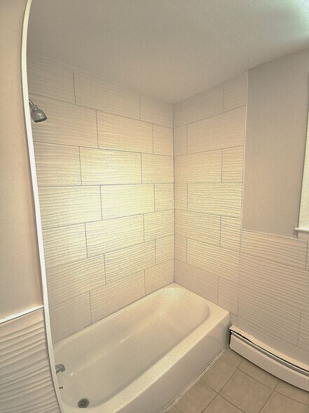 Building Photo - 48 Tiffany St