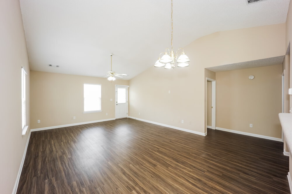 Building Photo - 2167 Red Oak Cir