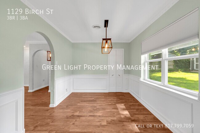 Building Photo - 1129 Birch St