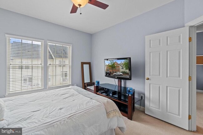 Building Photo - 2456 Eastbourne Dr