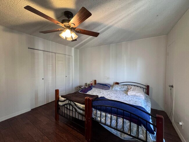 Building Photo - 1100 SE 4th Ave