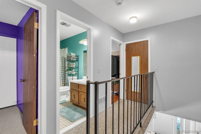 Building Photo - 3170 Woods Cir Dr