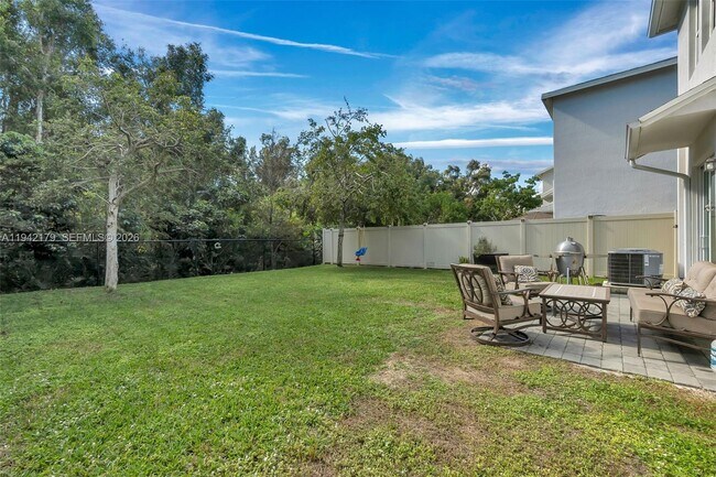 Building Photo - 1827 Lake Cove Dr