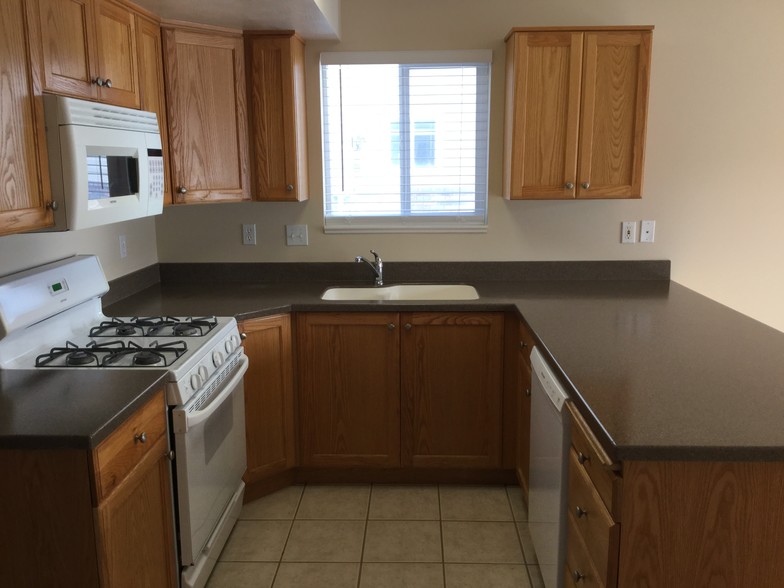 Building Photo - 479 Raven Way