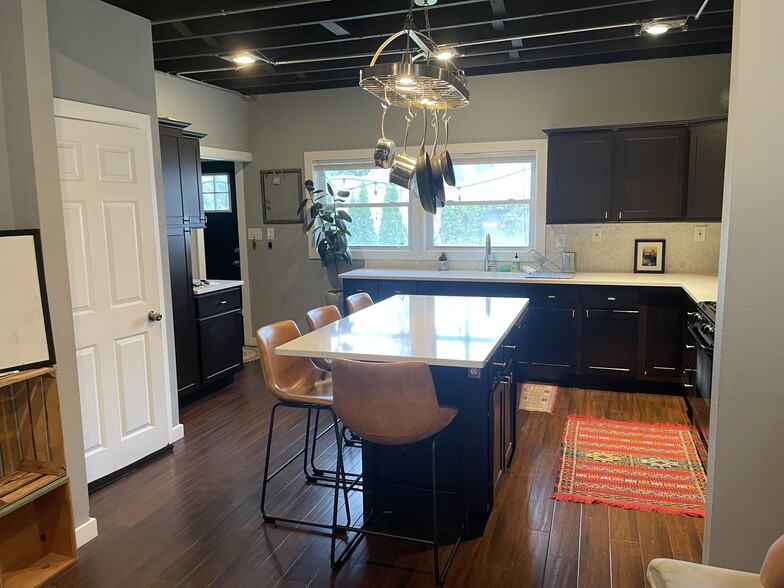 Kitchen - 3122 N Booth St