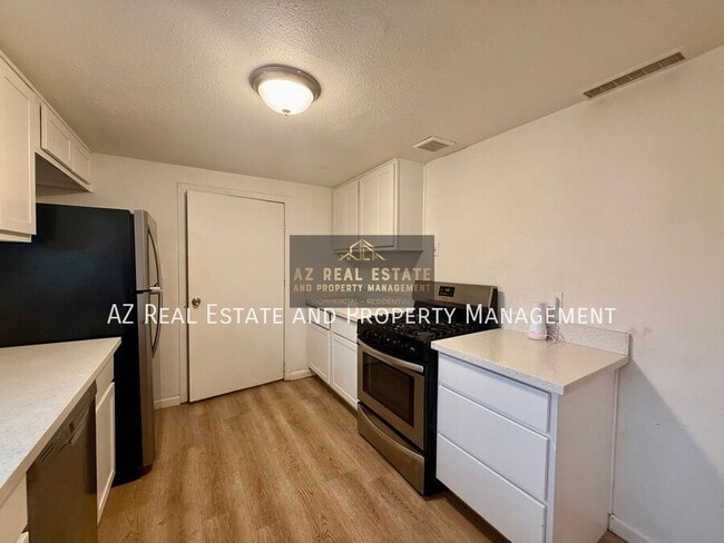 Building Photo - 1218 W Cinnabar Ave