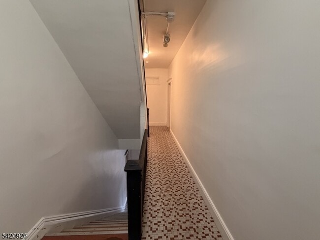 Building Photo - 536 Lake Ave