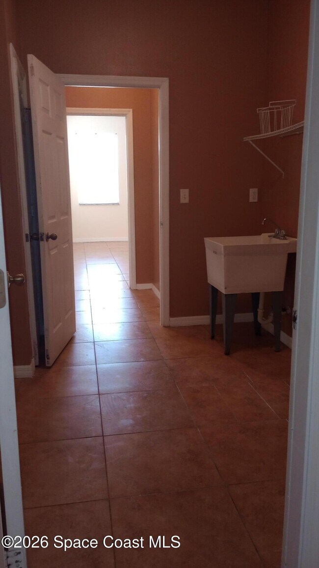 Building Photo - 561 Lambert St SW