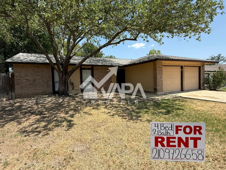 Building Photo - 826 Thrasher Dr