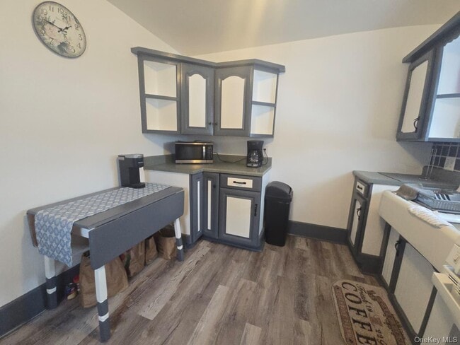 Building Photo - 59 Bridge St