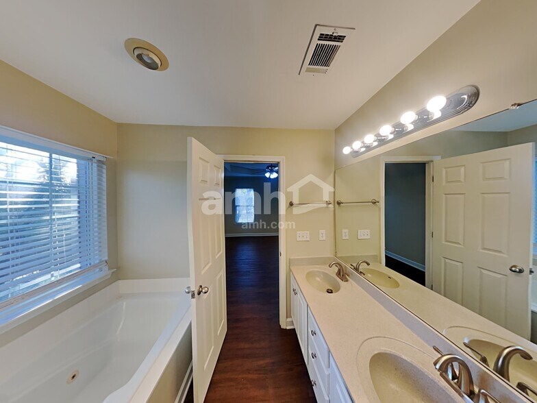 Building Photo - 2953 Beckwith Rd