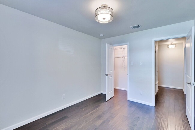 Building Photo - 2815 Inridge Dr