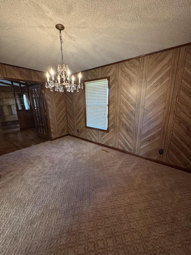 Building Photo - Spacious 3 Bedroom Home on Large Lot