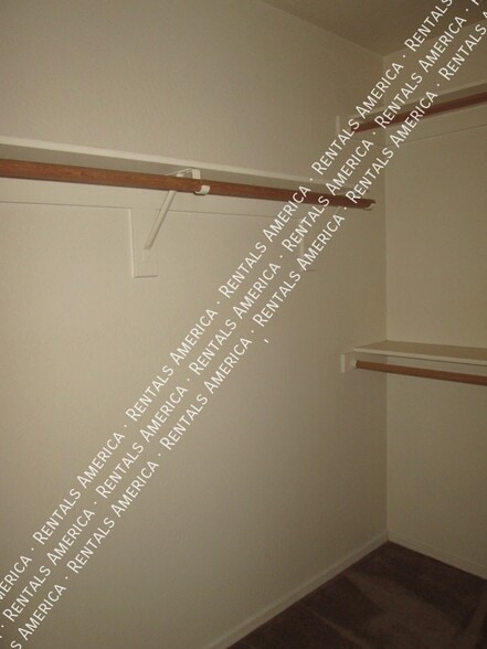 Building Photo - 144 S Mulberry St