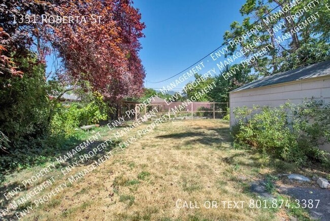 Building Photo - 1351 Roberta St
