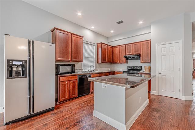 Building Photo - 2022 Highland Dr