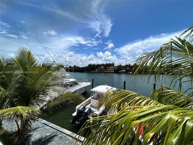 Building Photo - 5600 Collins Ave