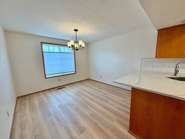Building Photo - INQUIRE WITH IN FOR ANY MOVEIN SPECIALS Cute Ranch, Location Location in Prairie School district