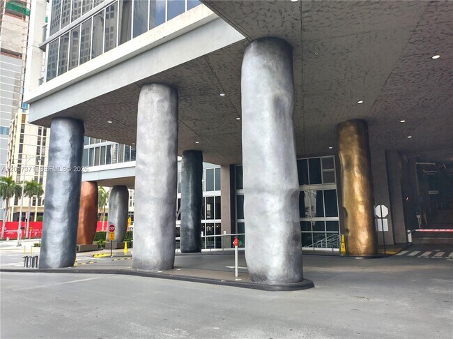 Building Photo - 465 Brickell Ave