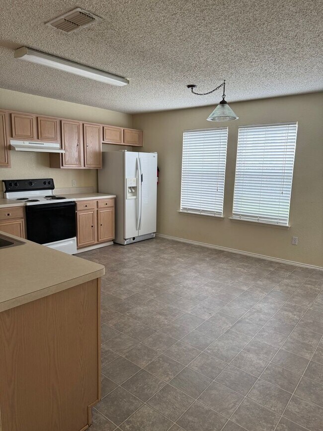 Building Photo - 7530 Kings Tr