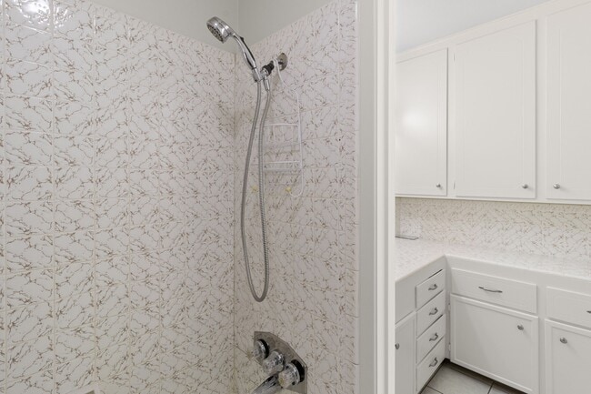 Building Photo - 10126 Metronome Dr