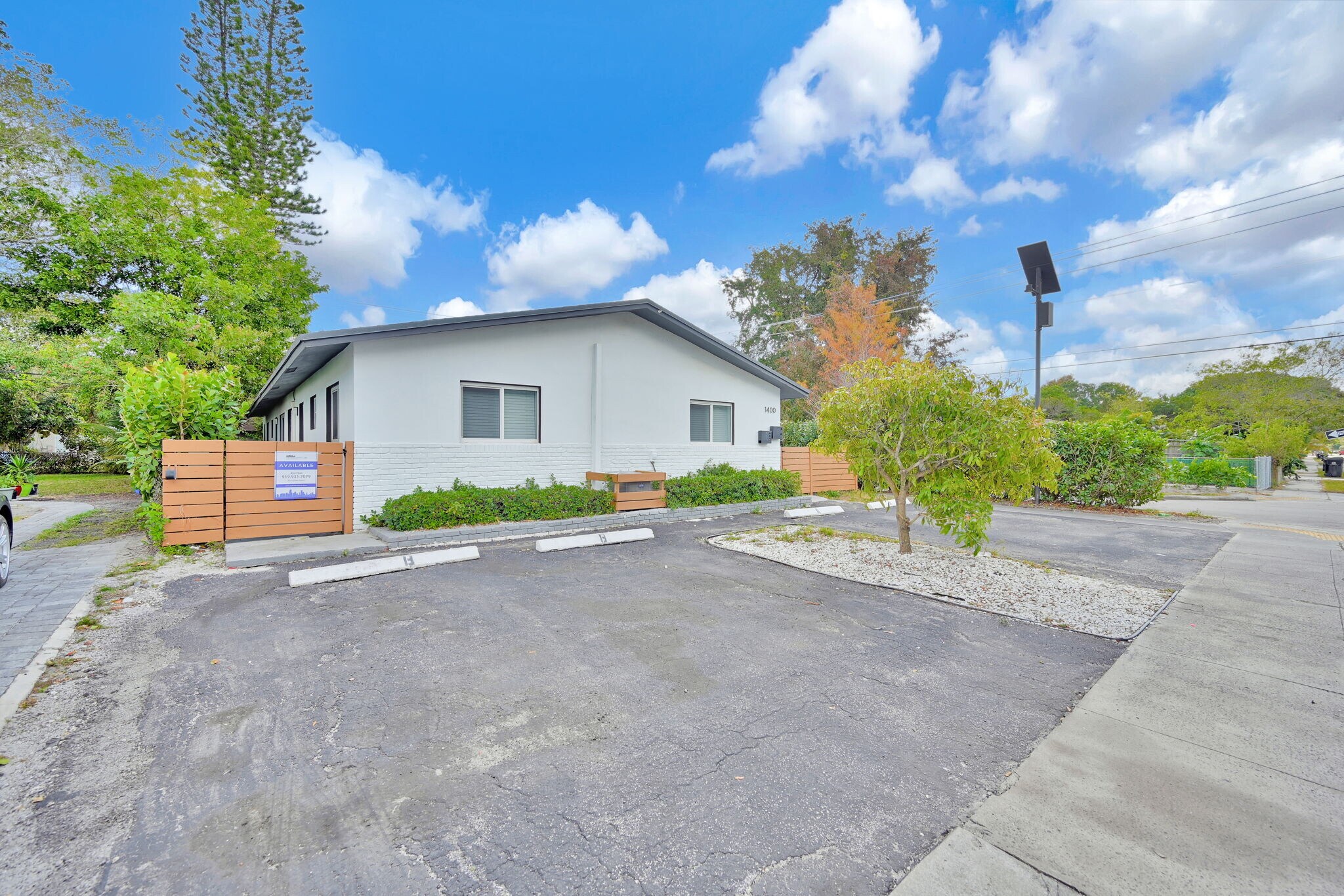 Building Photo - 1400 NW 2nd Ave