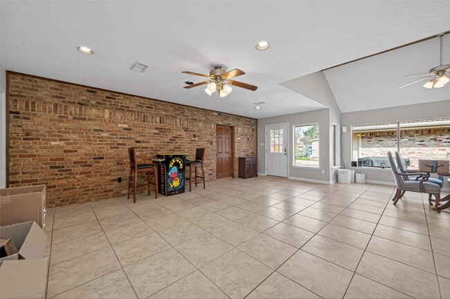 Building Photo - 1910 Claiborne Dr