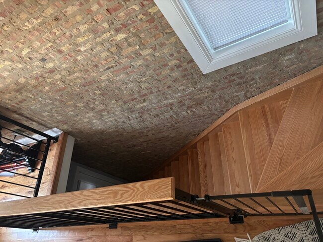 Building Photo - 5906 W Midway Park