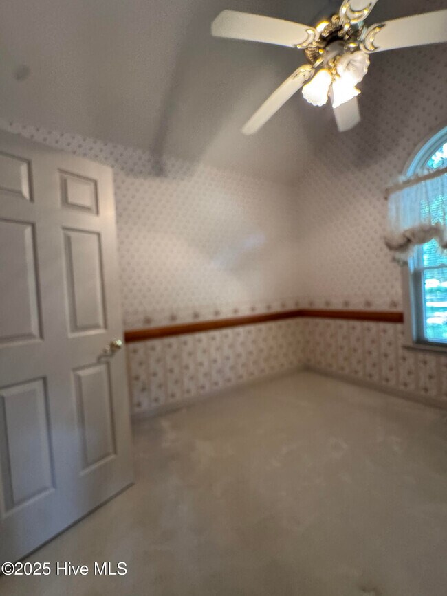 Building Photo - 7407 Fern Valley Dr